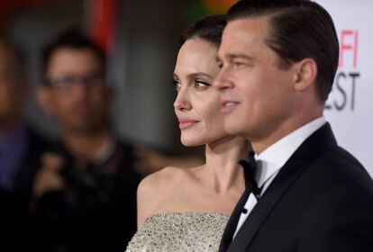 Angelina Jolie y Brad Pitt llegando a una gala en Los Ángeles en 2015.