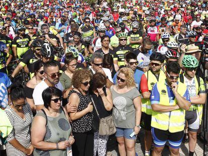 Los ciclistas concentrados este domingo.