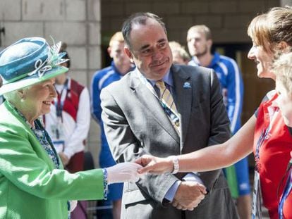 La reina Isabel y Alex Salmond, en Glasgow.