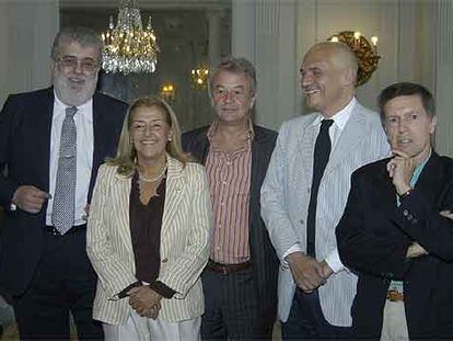 De izquierda a derecha, José Manuel Lara, Beatriz de Moura, Antoine Gallimard, Gian Arturo Ferrari y Juan Ramón Azaola (secretario del Encuentro sobre la Edición), ayer en Santander.
