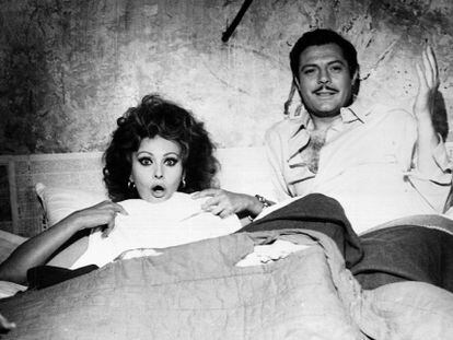 Sophia Loren y Marcello Mastroianni entre las sábanas en la inmortal 'Matrimonio a la italiana' (1964).