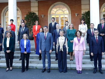 Foto de familia del nuevo Consejo de Ministros, este miércoles en La Moncloa.