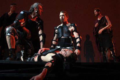 Una escena de <i>Degustación de Titus Andronicus,</i> de La Fura dels Baus.