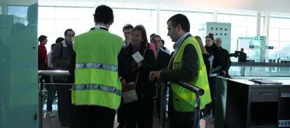 El embarque. Así son los accesos al avión del nuevo edificio del aeropuerto del Prat.