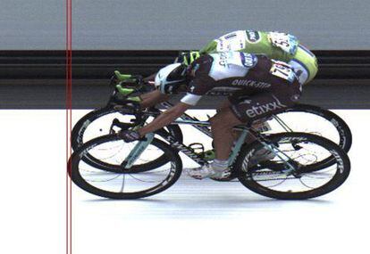 Trentin ganó a Sagan por un centímetro, tal y como lo demuestra la foto-finish.