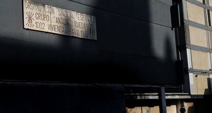 Placa colocada en la urbanización Grupo Antonio Rueda de Valencia.