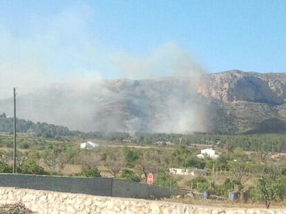 Imagen del fuego en El Montgó facilitada por el Centro de Emergencias.