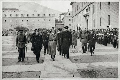 Para sus recorridos, Himmler fue recibido por adeptos en fila, grupos de niños provistos de uniformes y soldados tanto alemanes como españoles pertenecientes al bando vencedor de la Guerra Civil.