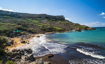 Playa en la bahía de San Blas, en Gozo (Malta).