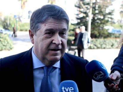 Jos&eacute; Luis Olivas, expresidente de la Generalitat valenciana, Bancaja y Banco de Valencia, al llegar al juzgado.