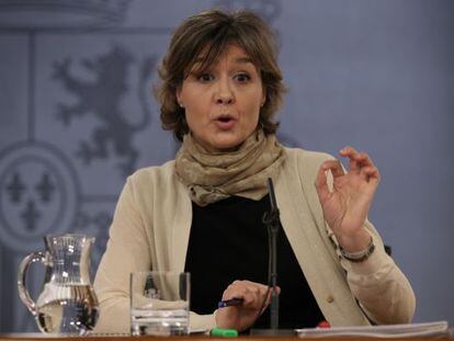 Isabel Garcia Tejerina, ministra de Agricultura, en una rueda de prensa tras un Consejo de Ministros de febrero de 2015.