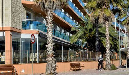 Un hotel a la platja de Fenals a Lloret de Mar.