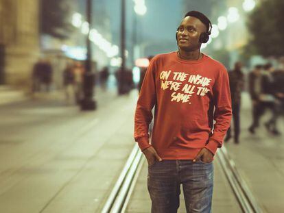 Diop Jr. en la Avenida de la Constitución de Sevilla.