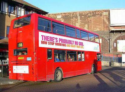 El lema "Probablemente no hay Dios, así que deja de preocuparte y disfruta de la vida" decorará los autobuses de Londres.