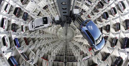 Almacén de coches de Volkswagen en la sede de la compañía en Wolfsburgo