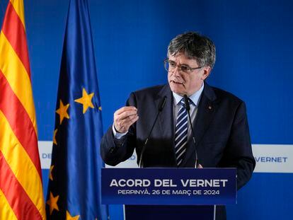 El expresidente de la Generalitat Carles Puigdemont interviene tras el acto de firma del acuerdo electoral de Junts per Catalunya con otros siete partidos.