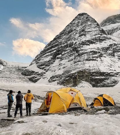 Hervé Barmasse y David Göttler en el Dhaulagiri (8.167 m), con el objeto de la ascensión de un cabo una ascensión invernal en estilo alpino.  Foto cedida por Hervé Barmasse.