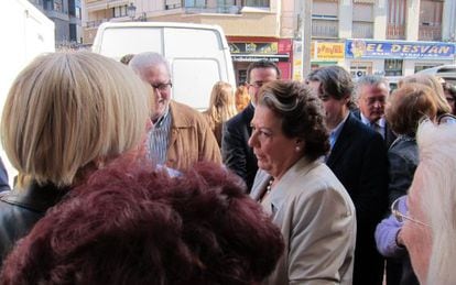 Rita Barberá, hoy, ha acudido a un mercado de Valencia a hacer campaña.