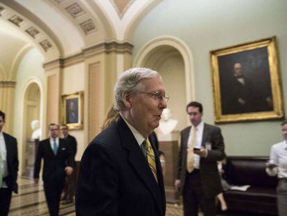 El l&iacute;der de la mayor&iacute;a republicana en el Senado, Mitch McConnell, este martes en el Capitolio.