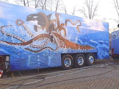 Una de las caravanas del circo del Kraken.