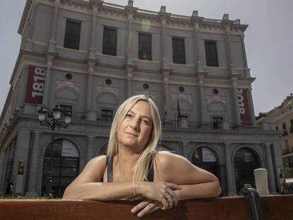 Cristina Alonso Presmanes, frente al Teatro Real de Madrid.