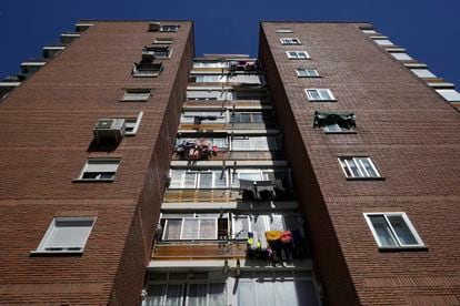 Edificio en la calle Castilla la Vieja de Fuenlabrada donde el PP ha pasado de ser la cuarta fuerza a ser la primera