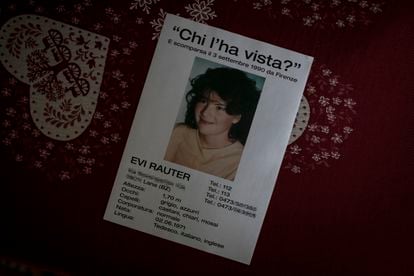 El cartel que difundió la familia de la desaparición de Evi Anna Rauter en 1990.