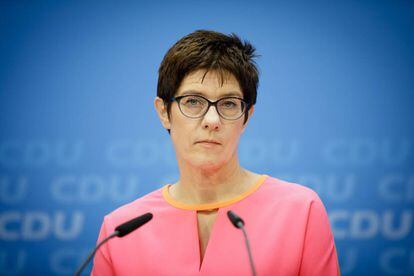 Annegret Kramp-Karrenbauer, ex primera ministra del Estado del Sarre, en conferencia de prensa el lunes en Berlín.