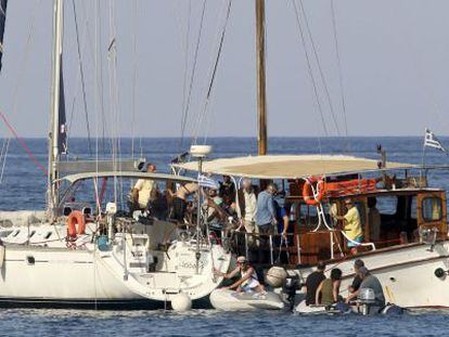 Activistes propalestins embarquen a la flotilla divendres a Creta.