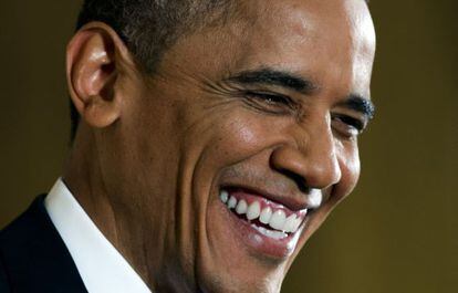 Obama sonríe durante la comparecencia en la Casa Blanca.