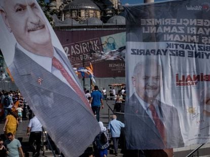En foto, carteles electorales del candidato del AKP a la alcaldía de Estambul, el islamista Binali Yildirim. En vídeo, electores votan en Estambul.
