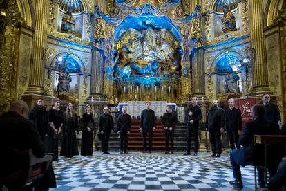 El coro belga Vox Luminis tras su actuación en la Sacra Capilla de El Salvador de Úbeda el 24 de noviembre.