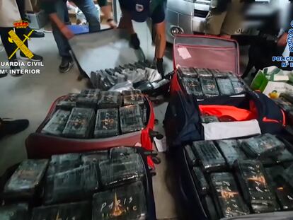 Parte del alijo de 408 kilos de cocaína intervenidos por la Policía Nacional y la Guardia Civil en Canarias a los presuntos integrantes de un clan mafioso montenegrino.
