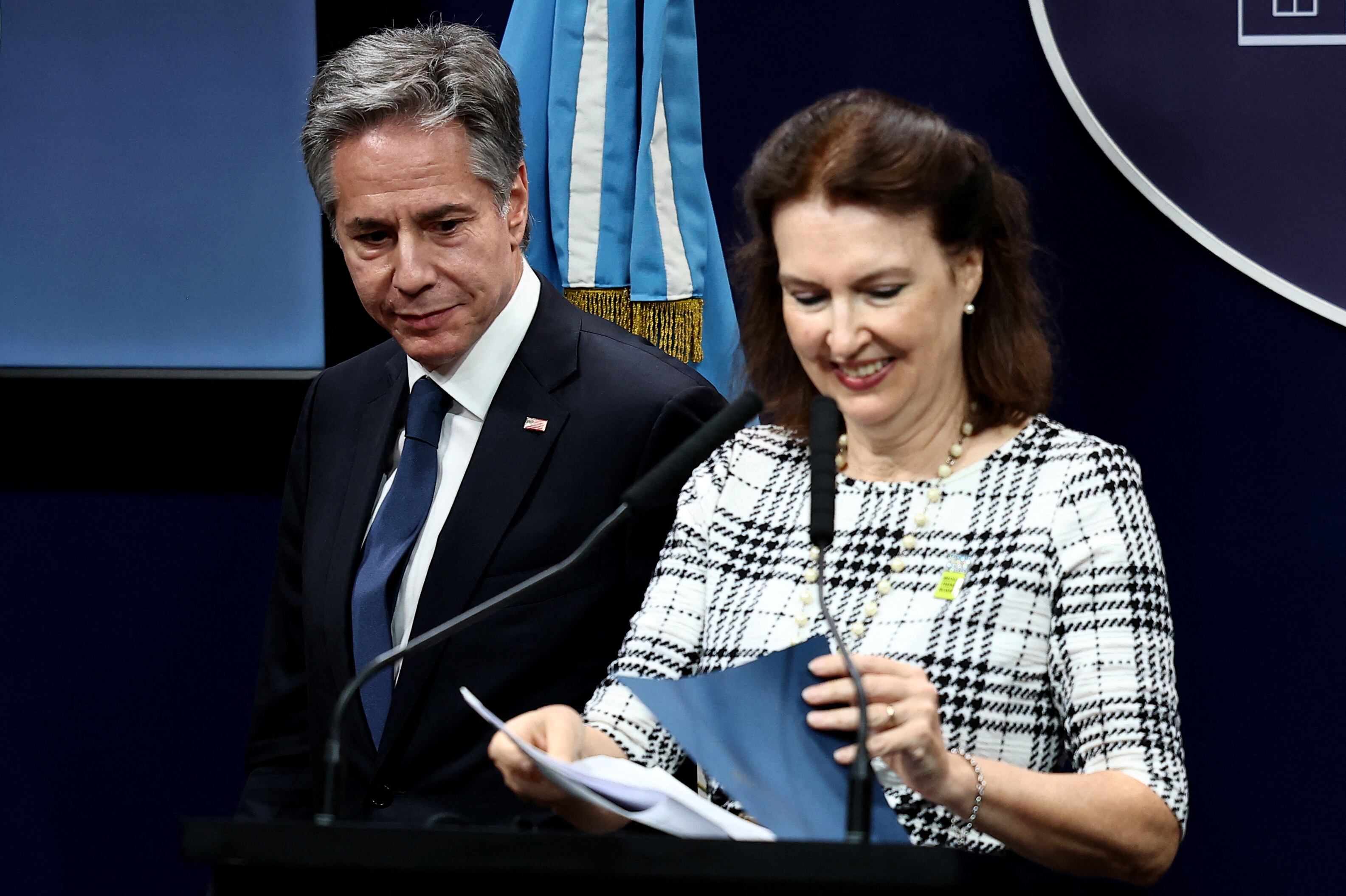 El secretario de Estado de EE UU, Antony Blinken (izquierda) en una rueda de prensa con la ministra argentina de Exteriores, Diana Mondino, este viernes en Buenos Aires.