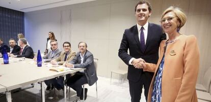 Rosa D&iacute;ez y Albert Rivera en una de sus reuniones.