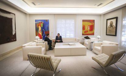 Mariano Rajoy recibe a Albert Rivera en la Moncloa este jueves.