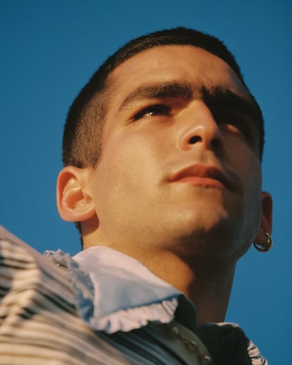 “En las entrevistas de la primera temporada de ‘Élite’ me lo pasaba bomba. Decía lo que quería, opinaba con libertad sobre absolutamente todo. Con el tiempo, he ido añadiendo capas de autocensura para protegerme. Y es terrible”, dice Ayuso.