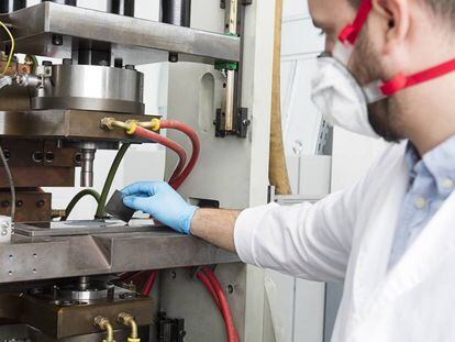 Pruebas con metal duro en la fábrica de Ames, en Barcelona. 