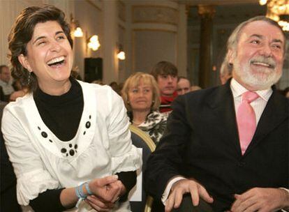 María San Gil y Jaime Mayor Oreja, en un acto en San Sebastián.