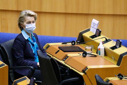 Ursula von der Leyen, con mascarilla, este miércoles en el Parlamento Europeo.