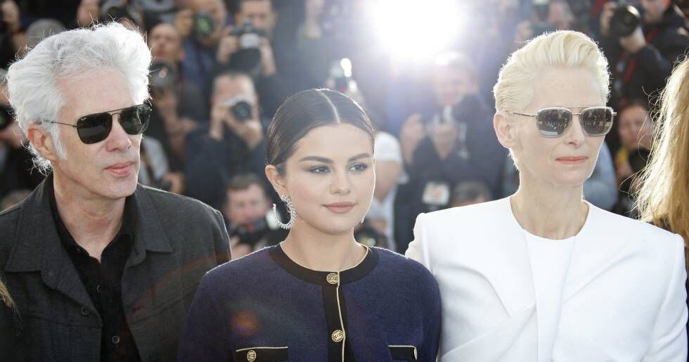 Jim Jarmusch, Selena Gómez y Tilda Swinton posan para los fotógrafos en Cannes.