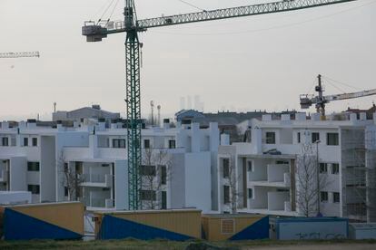 Construcción de viviendas en Colmenar Viejo (Madrid), el pasado febrero.