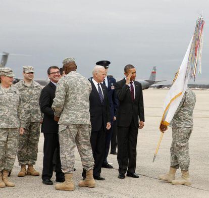 El presidente de EE UU, Barack Obama, saluda hoy el regreso de las &uacute;ltimas tropas que salieron de Irak en una ceremonia en la base Andrews.