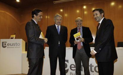 Dorronsoro, Garmendia, Amatiño e Imaz, de izquierda a derecha, en la presentación del libro de Ega Master.
