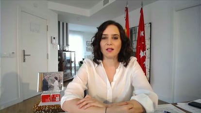 Isabel Díaz Ayuso, en una videoconferencia desde el apartotel en que se hospeda, el 27 de marzo.