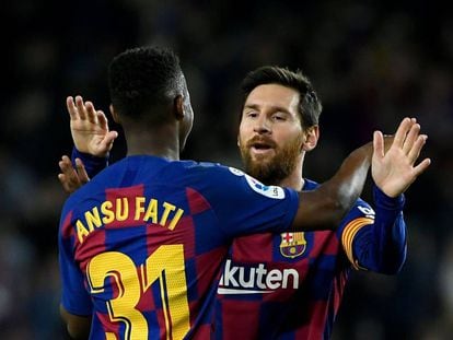 Ansu Fati celebra un gol amb Messi en el partit contra el Llevant.