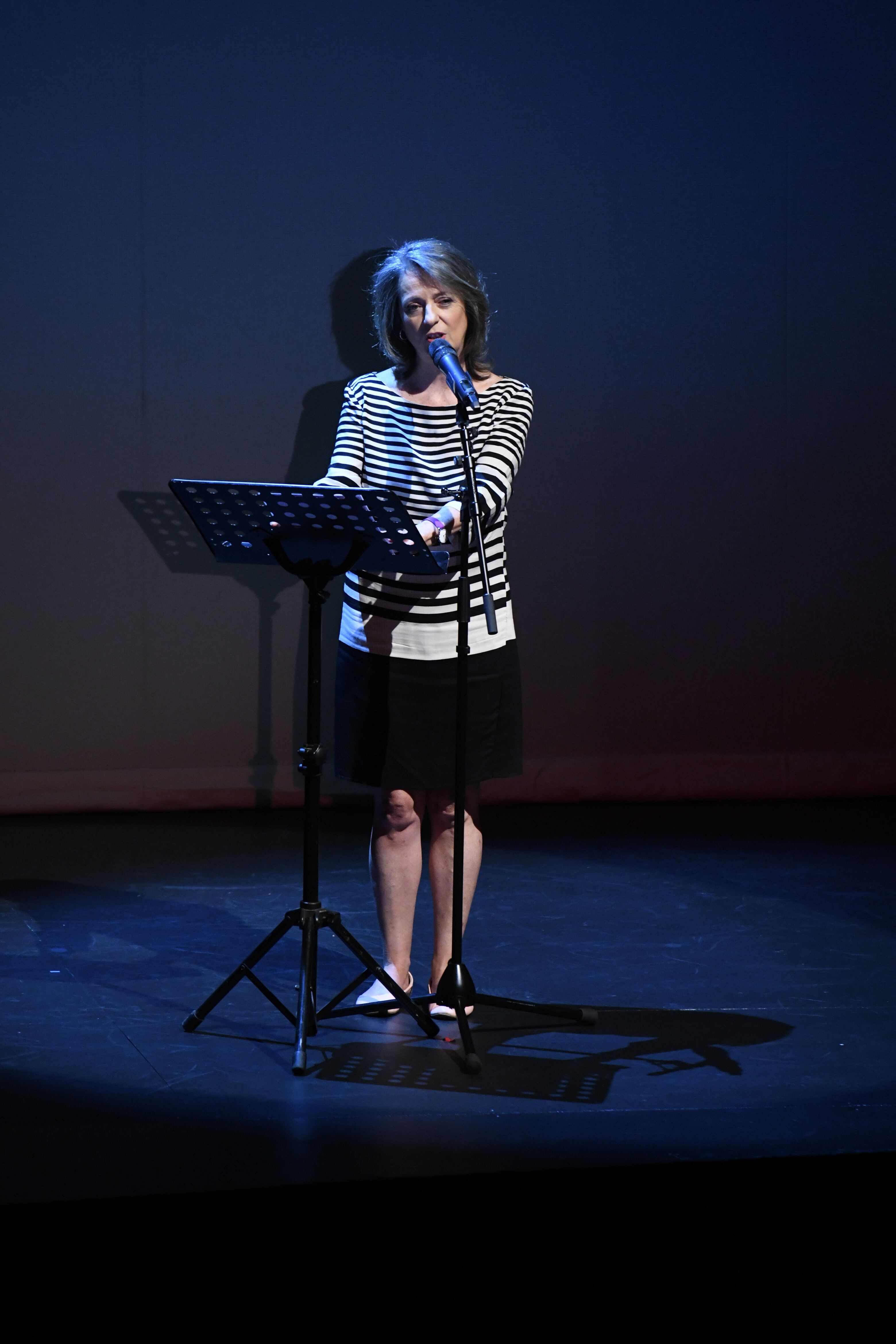 La escritora Marta Sanz interviene en el acto de entrega del título de Hija Predilecta de Madrid a Almudena Grandes, en el Teatro Español, a 13 de junio de 2022, en Madrid (España).