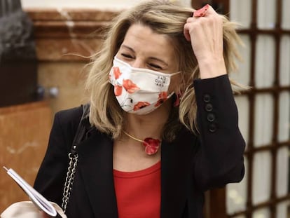 La vicepresidenta segunda y ministra de Trabajo y Economía Social, Yolanda Díaz, en los pasillos del Congreso de los Diputados.