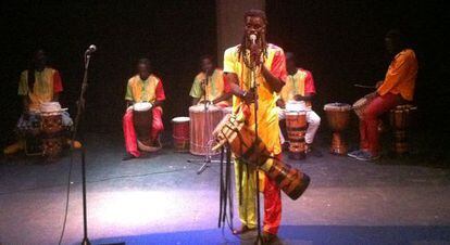 Un momento de la noche de &#039;kai fetch&#039;, que mezcla danza y m&uacute;sica de Senegal.