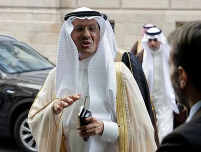 El ministro saudí de Energia, Abdulaziz bin Salman, a su llegada a la reunión en Viena.